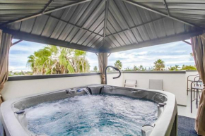 Hot Tub, New 2 Bedroom Park Blvd Condo